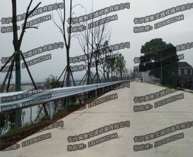 湖南波形护栏生产厂家浅谈波形护栏安全特点