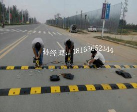 长沙橡胶减速带厂家浅谈车辆过减速带的正确的