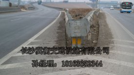 波形护栏{湖南冀衡}分析波形护栏立柱变形及解决